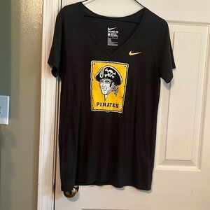 Nike Women’s Size Large Pittsburgh Pirates V-Neck Tee